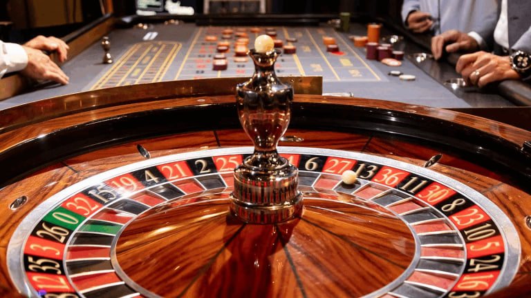 Pemain grahaspin merayakan kemenangan sportsbook secara online